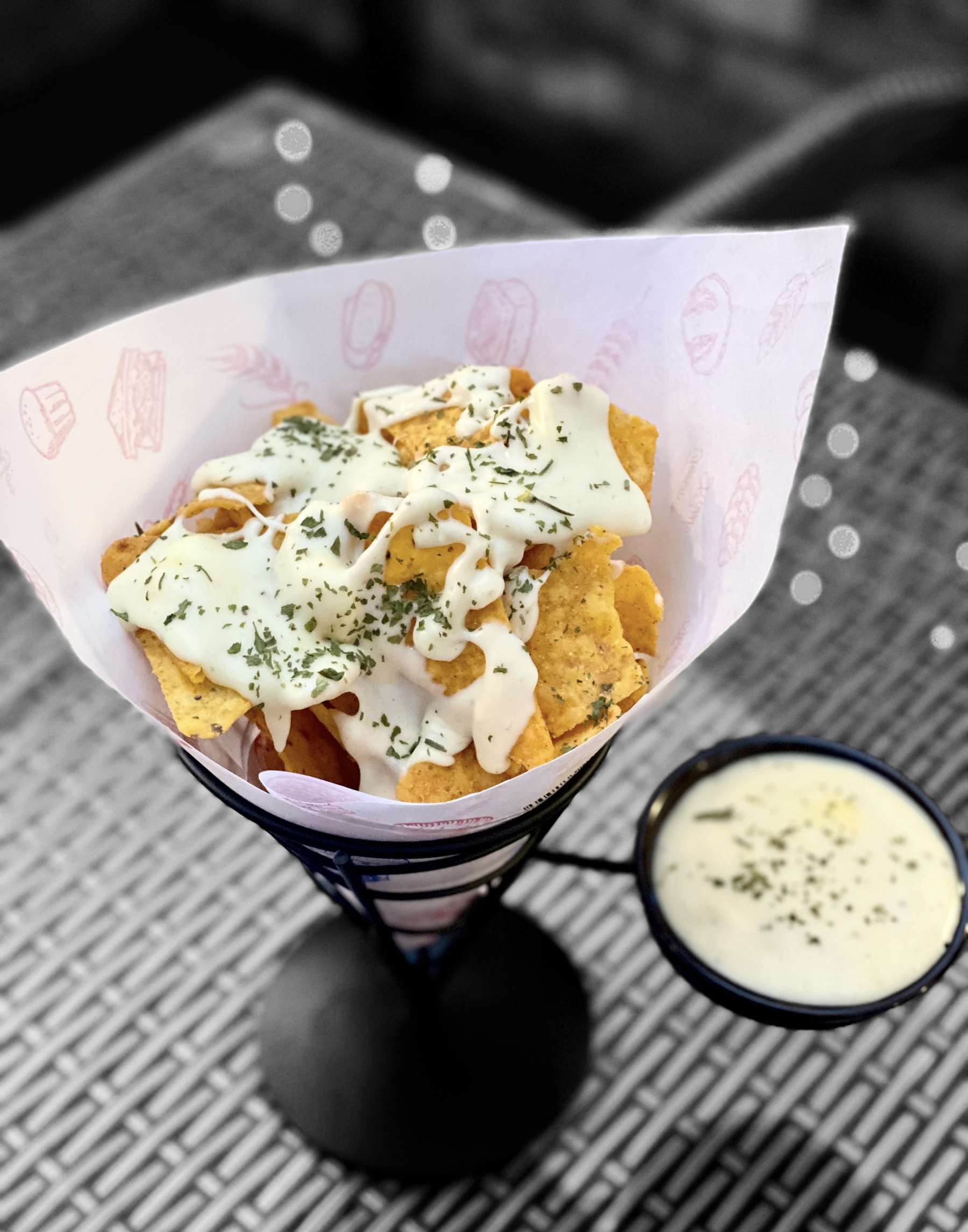 CHEESY NACHOS