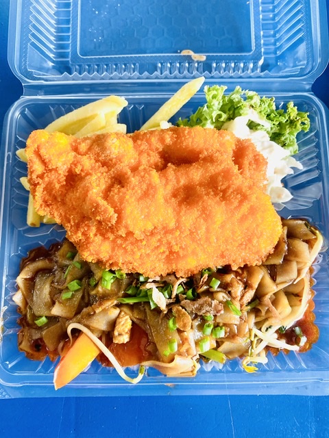 KUEW TIAW GORENG CHICKEN CHOP