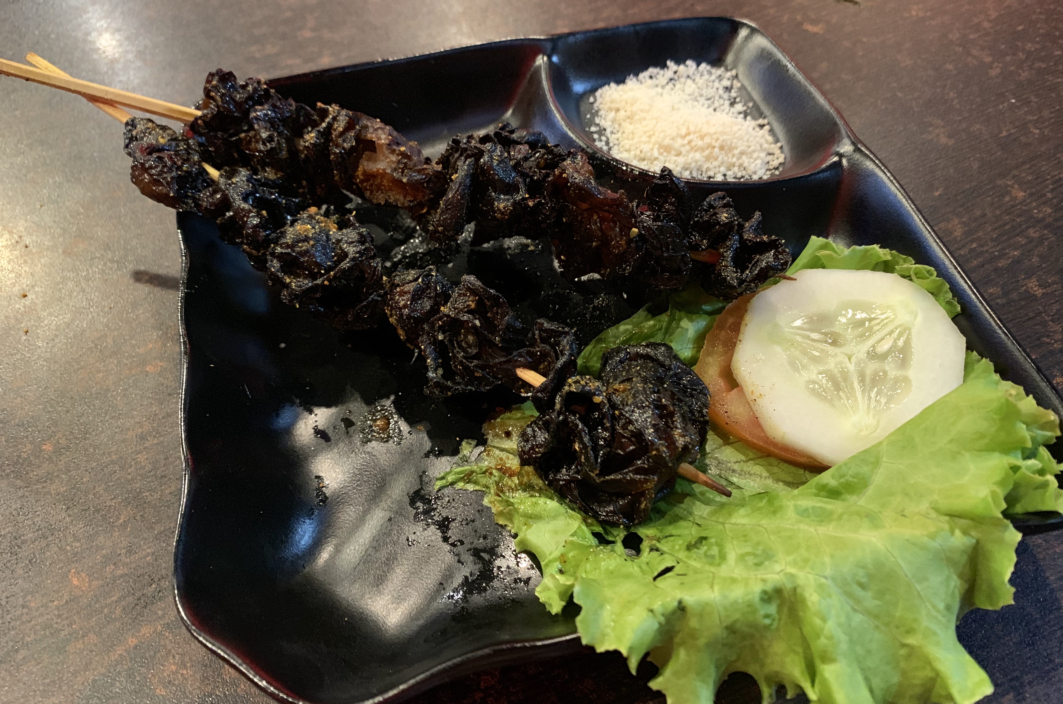 JAMUR HITAM